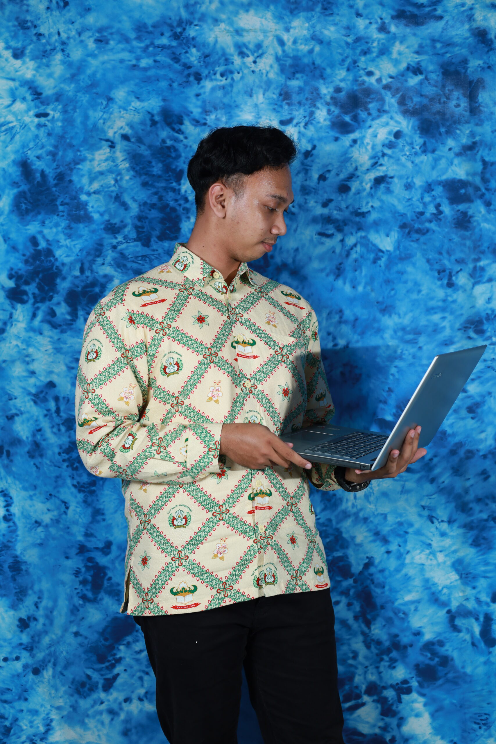 Dion Marsel Herawan, S.Pd (INFORMATIKA)